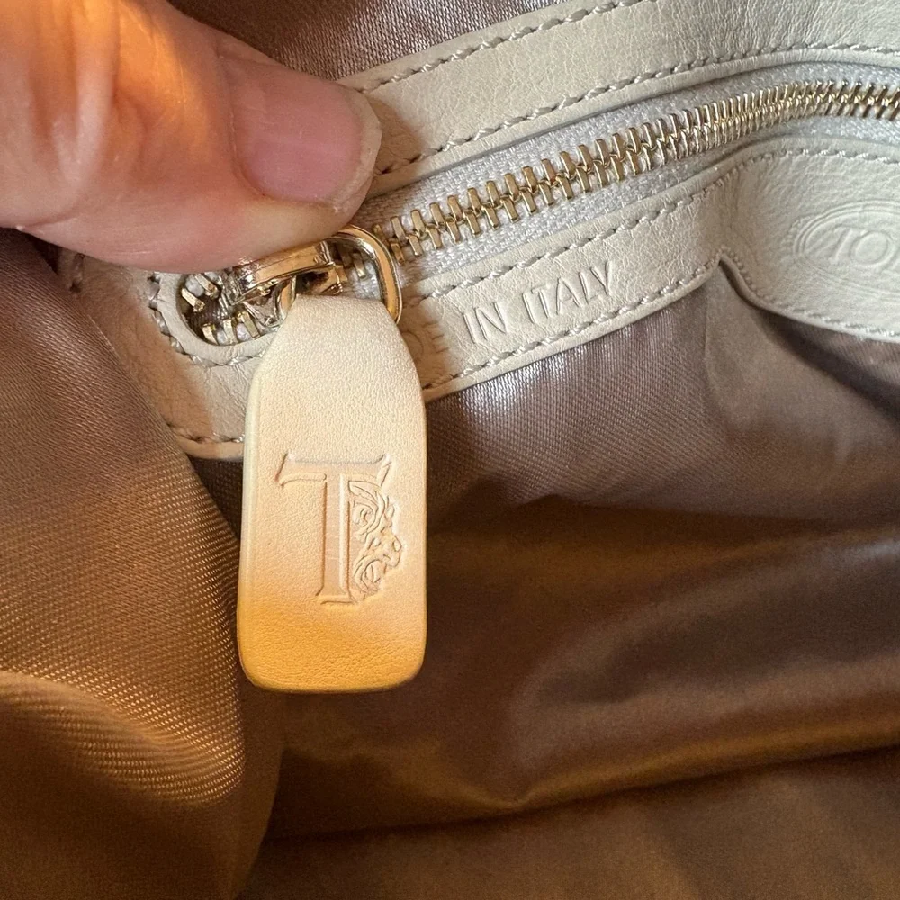 Tod's White Shoulder Bag - Picture 11 of 12